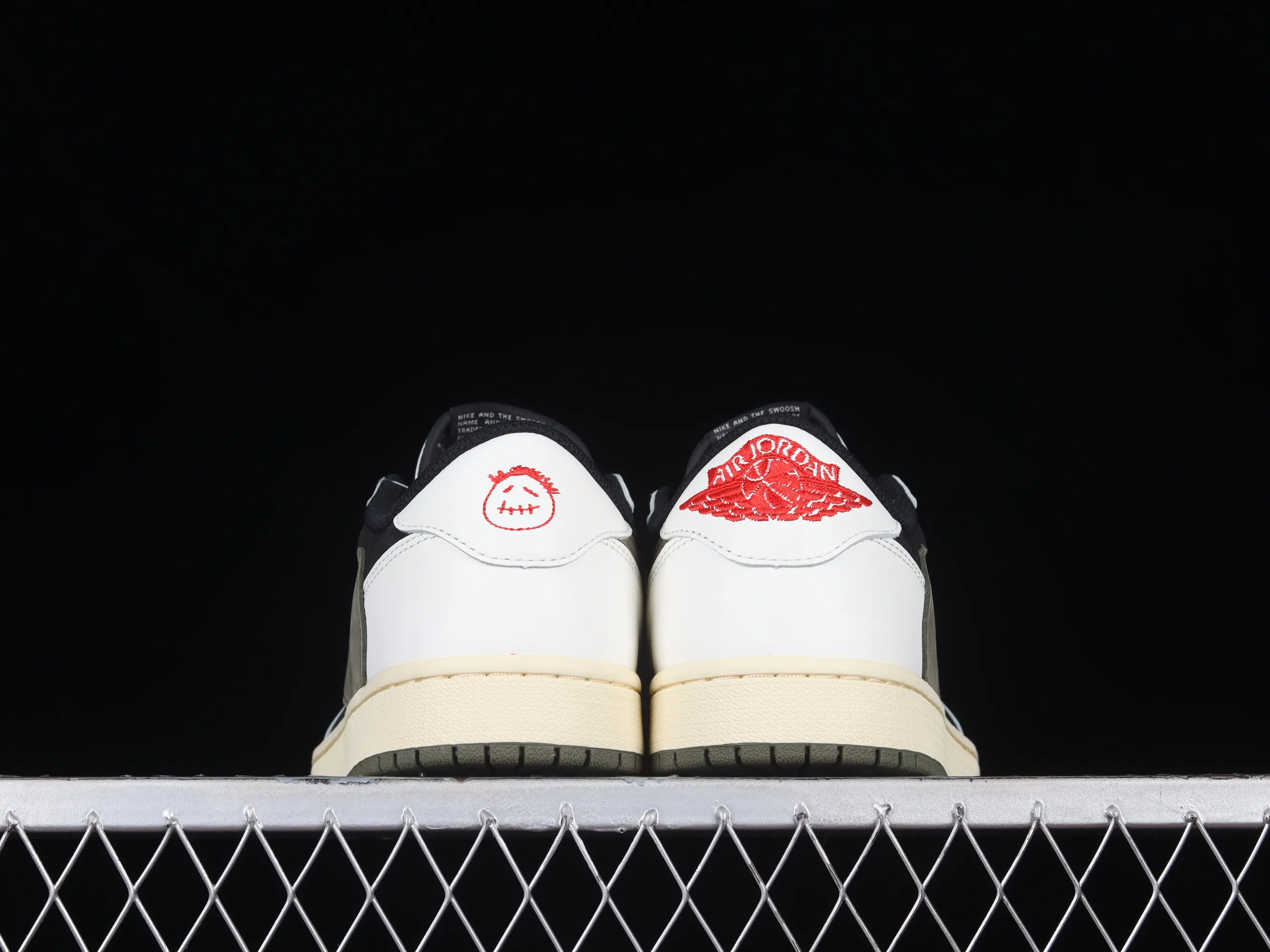All Categories Air Jordan Jordan Series Basketball Shoes Air Jordan 1 Low Foreign Trade Version Travis Scott x Air Jordan 1 Low OG AJ1 Joe 1 Joint Undercut DZ4137-106